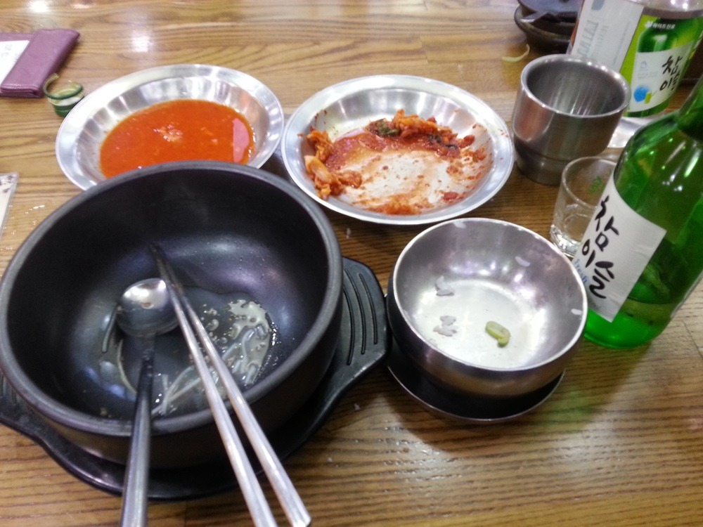 누구에게도 방해받지 않으며 신경쓰지 않고 음식을 먹는다는 포상의 행위 iN 동네놀이 | 인스티즈