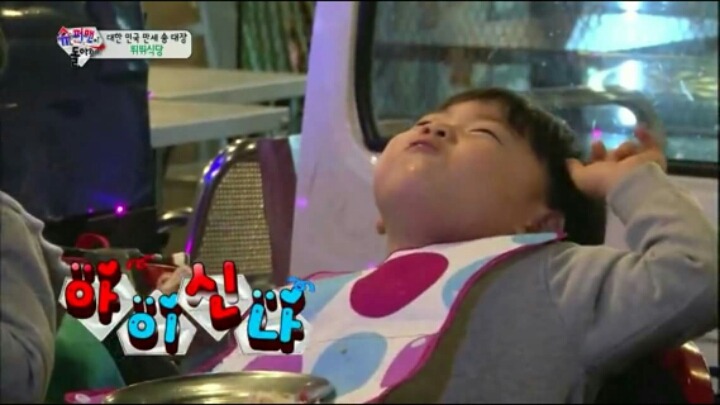 [슈퍼맨이돌아왔다] 만세에게 스테이크 양보하는 대한이.jpg | 인스티즈