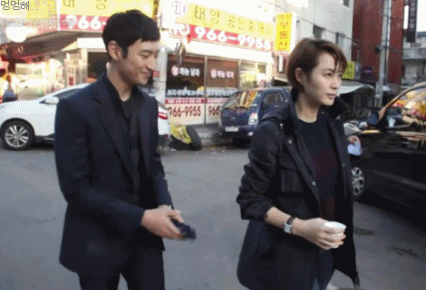 [시그널] 여자주인공 김혜수를 챙기는 모습이 현실 박해영 돋는 이제훈 | 인스티즈
