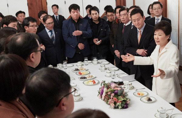 탄핵 그 가부가 선진국으로 갈 수 있느냐 하는 갈림길이 될것 | 인스티즈
