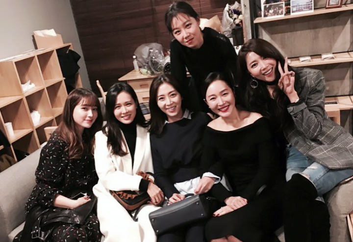 한자리에 모인 손예진 절친 여배우들 | 인스티즈