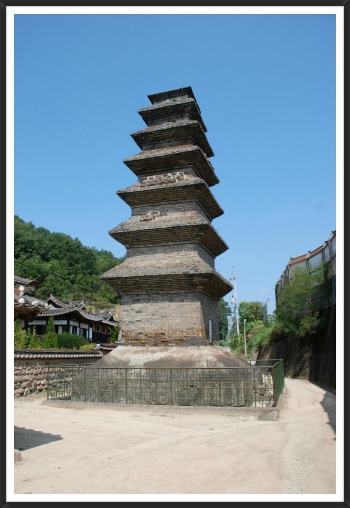 탑들 이미지