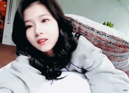 스타킹 신는 사나.gif | 인스티즈