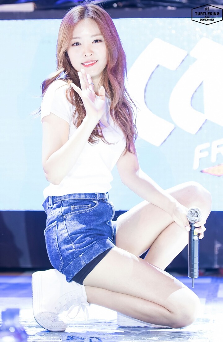 저고리 고름 말아쥐고서 누굴 기다리나 낭랑 나은이 | 인스티즈