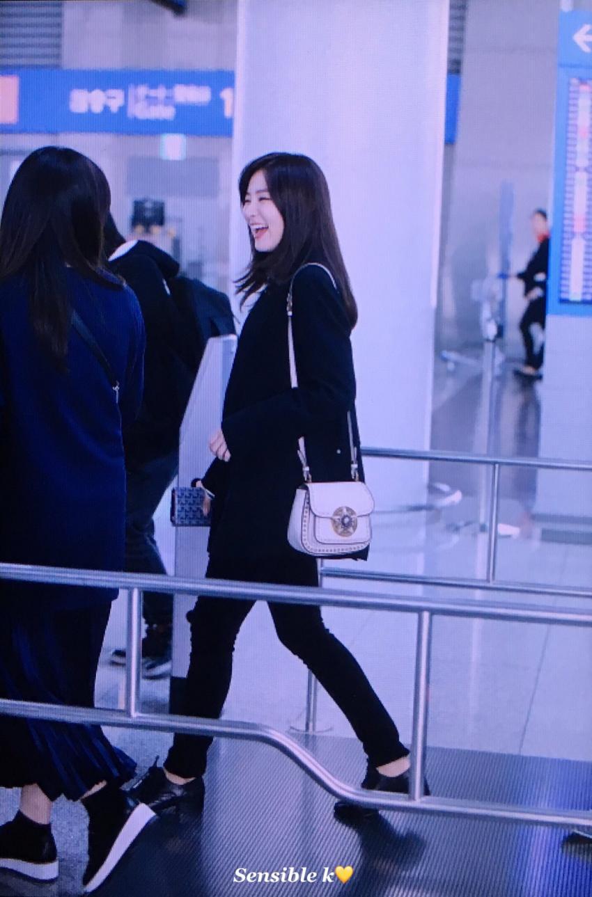오늘자 출국하는 레드벨벳.jpg | 인스티즈
