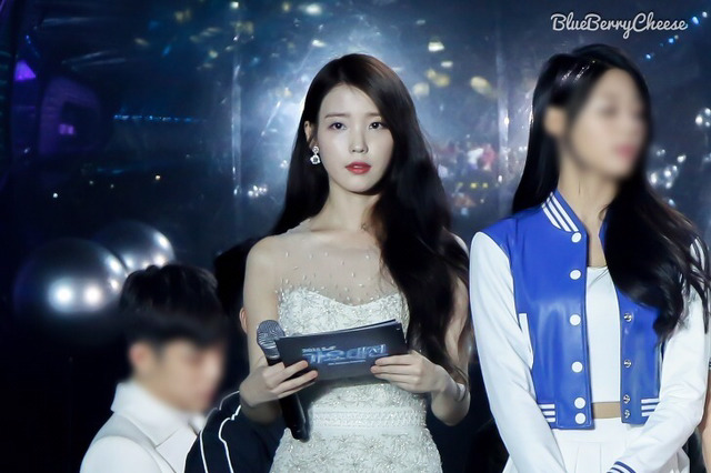드레스 입은 아이유 모음 | 인스티즈