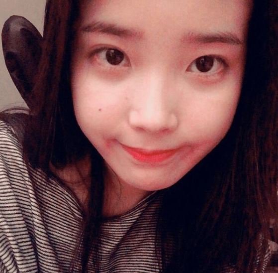 역대급 아이유 닮았다는 사진작가ㄷㄷㄷㄷ | 인스티즈