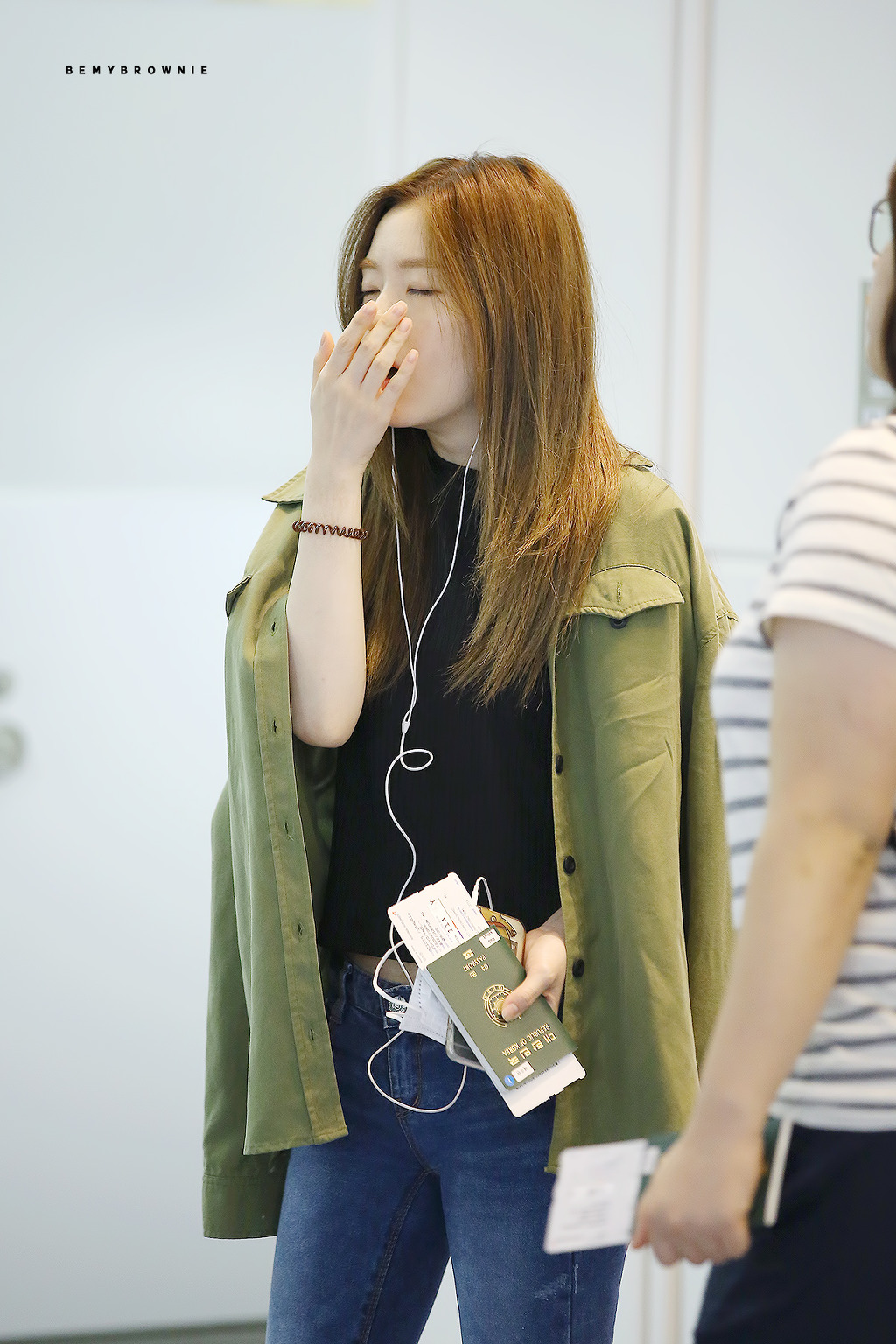 [레드벨벳] 공항 면세점 장보는 아이린.jpg | 인스티즈