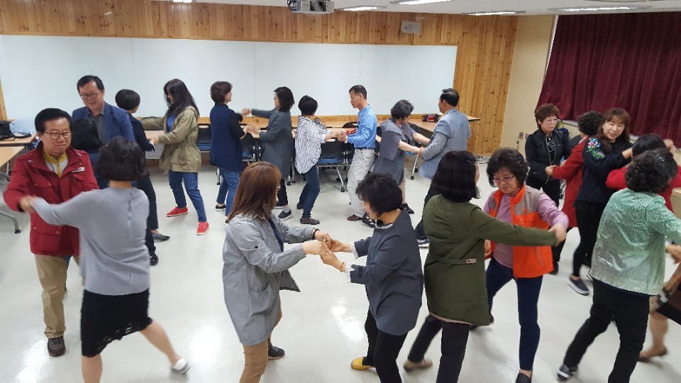 포크댄스 이미지