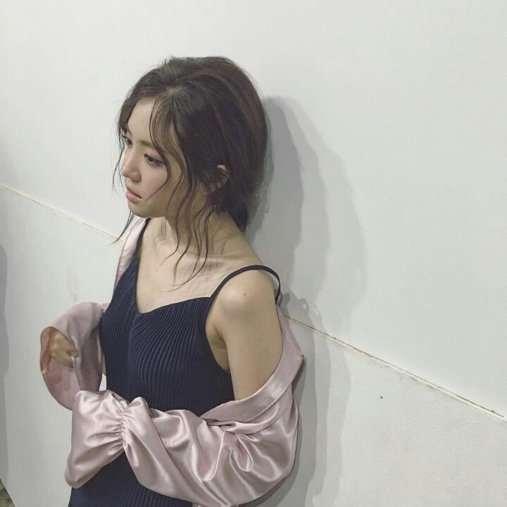 손나은의 어깨라인.jpgif | 인스티즈