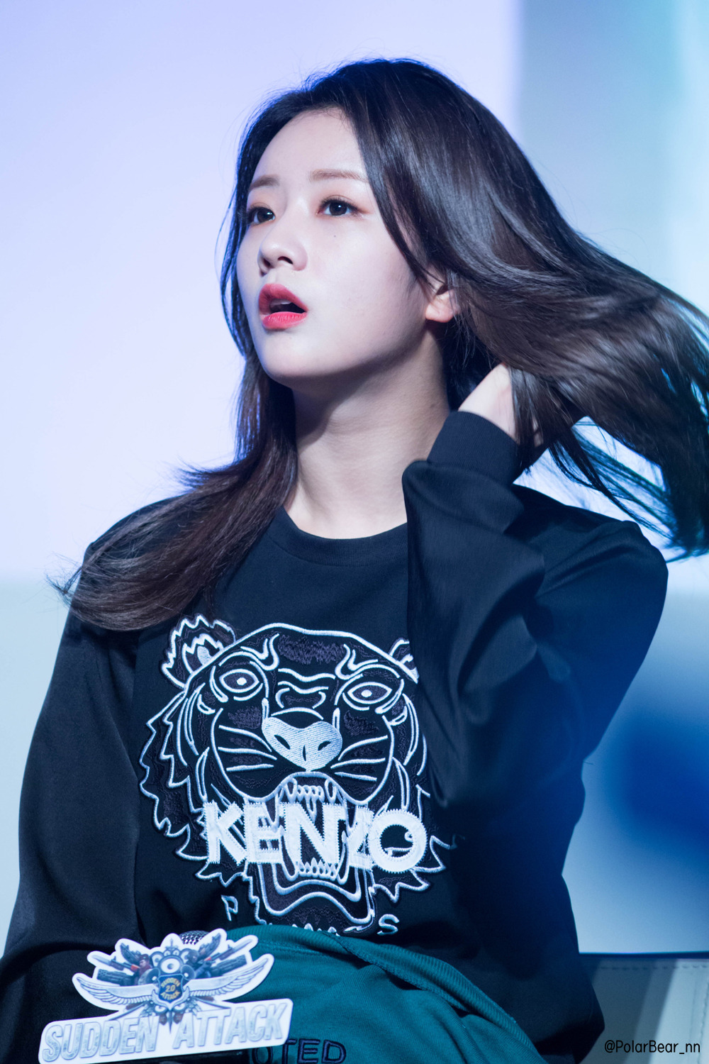 조신한척하는 윤보미 | 인스티즈