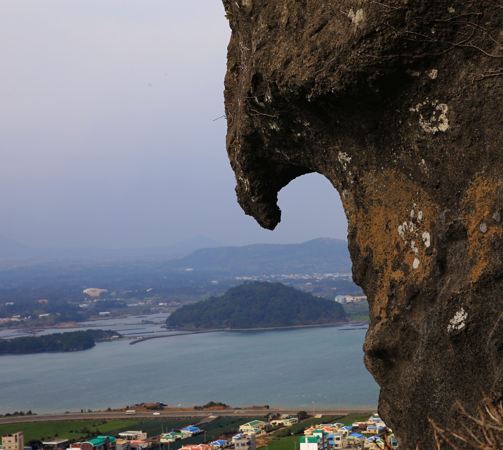 독수리 바위 이미지