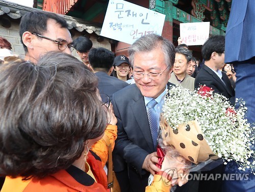 [문재인] 오늘은 전주 지원 유세하러 방문하신 문재인 전 대표.jpg | 인스티즈
