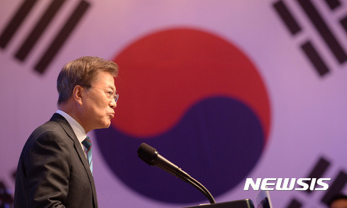 오늘자 6·25전쟁 67주년 참전유공자 위로연에 참석한 문재인 대통령 부부.jpg | 인스티즈