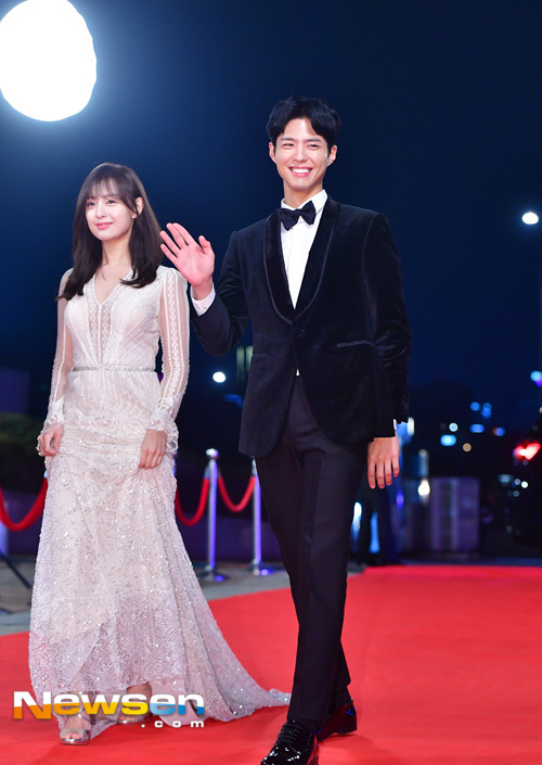 kbs 연기대상 mc 박보검 김지원 저년무 레드카펫.jpg | 인스티즈