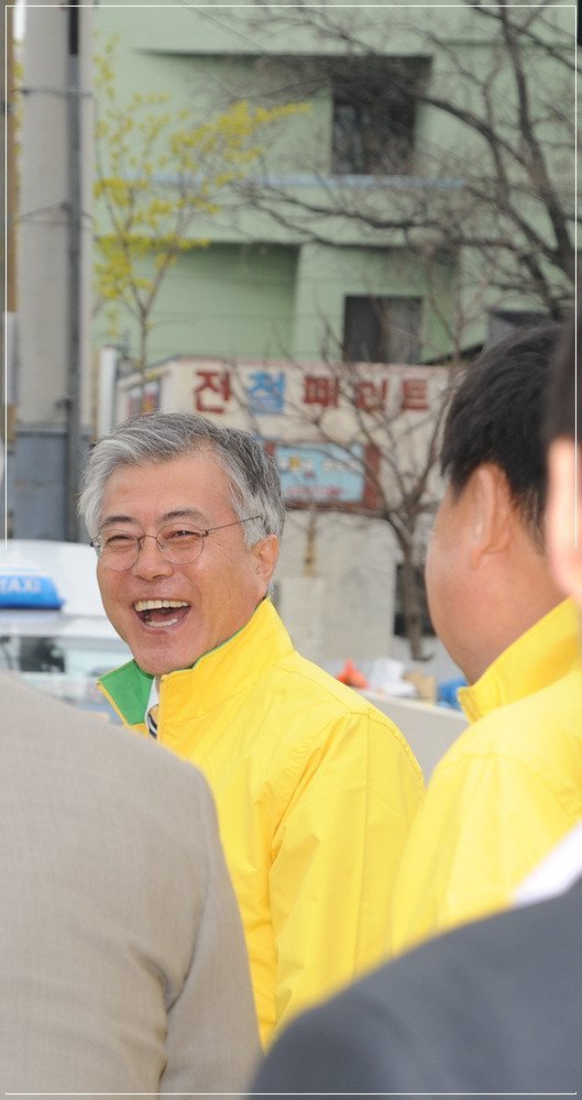 나이 들면서 얼굴의 느낌이 바뀌는듯한 문재인.jpg | 인스티즈