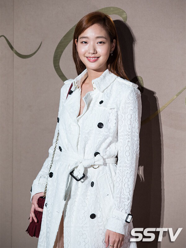 오늘자 버버리(BURBERRY) 행사에 참석한 연예인들.jpg | 인스티즈