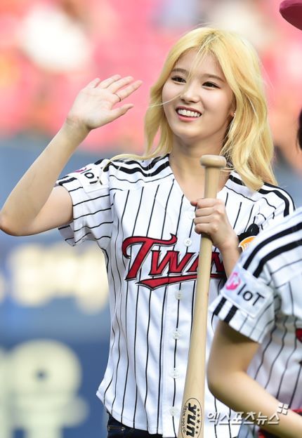 [트와이스] 시타하는 사나 타격 폼 | 인스티즈
