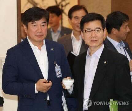  수석보좌관회의+티타임 기사 사진 06/05 | 인스티즈