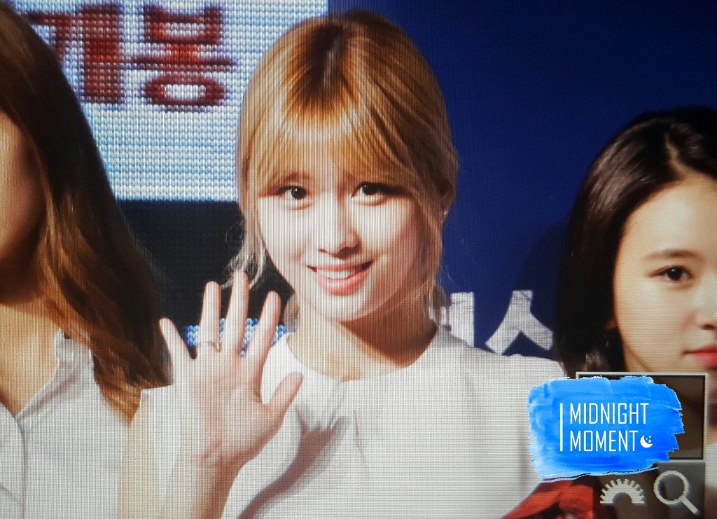 트와이스 모모 부산행 시사회 | 인스티즈