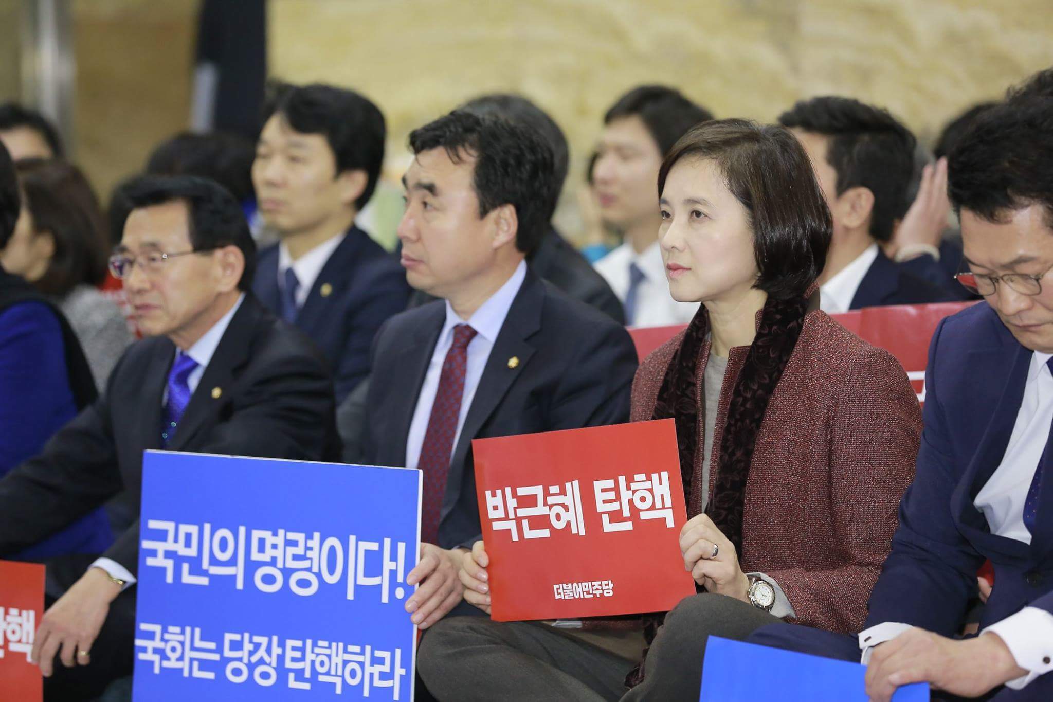 남자 정치인들 사이에 있어도 포ㅡ스로 다 발라버리는 유은혜의원 | 인스티즈