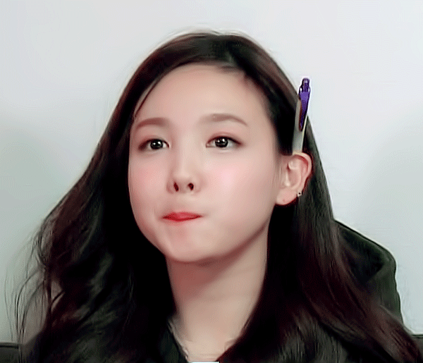 앞니가 큰 나연이.gif | 인스티즈