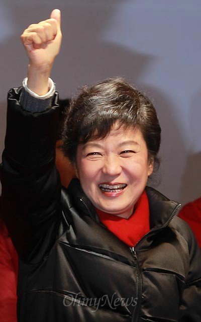 아니 저 누나는 맨날 손을 왜 저러는 거야? | 인스티즈