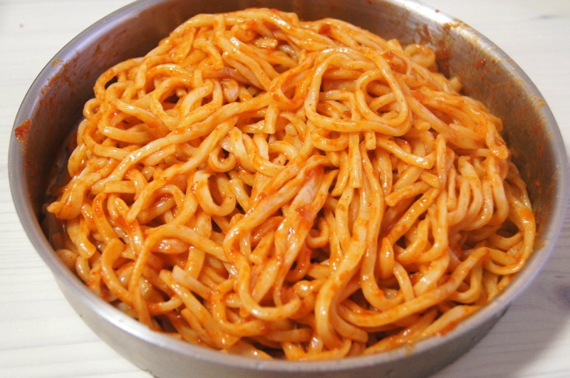 [비빔칼국수] 칼국수면으로도 비빔국수가 있다는 걸 알게 해준 비빔칼국수 | 인스티즈
