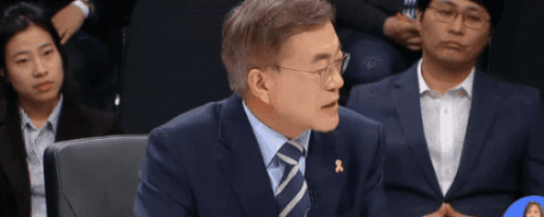 문재인 단일화 질문 순간.gif | 인스티즈