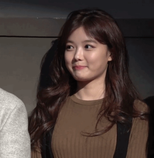 김유정 무대인사 모습 GIF | 인스티즈