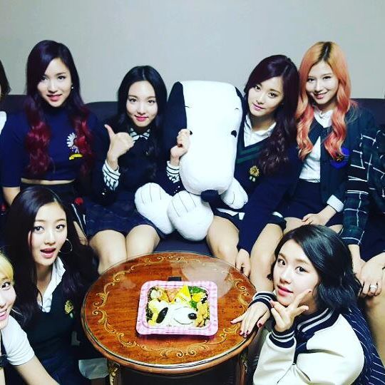 [트와이스] 1주년 기념 멤버 단체 짤 모음.jpg | 인스티즈