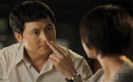 영국 런던에서 자신에 관한 이야기를 들은 정우성 . GIF | 인스티즈