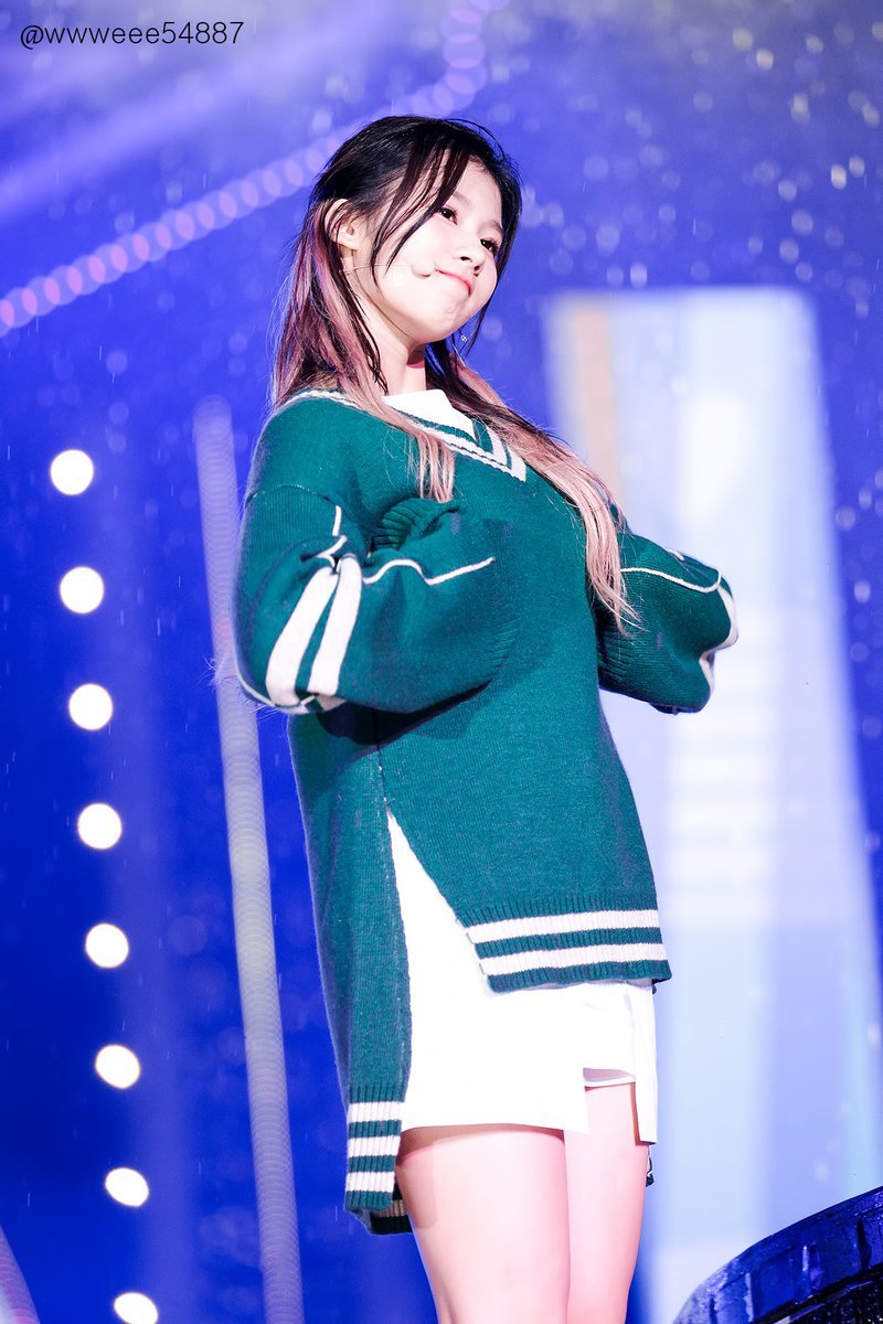 [트와이스] 분위기 있는 비맞는 사나.jpg | 인스티즈