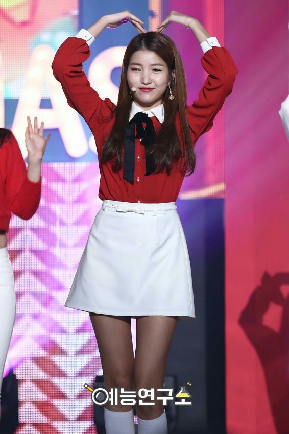 얼마 전 크리스마스기념 무대 한 여자친구.jpg | 인스티즈