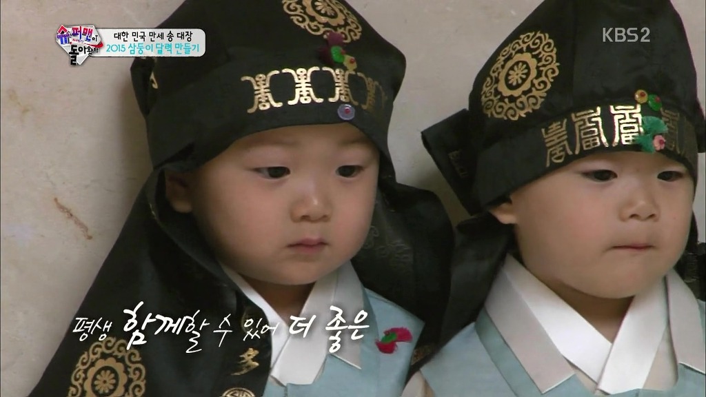 [슈퍼맨이돌아왔다] 서로 손을 꼭 잡고 있는 삼둥이 | 인스티즈