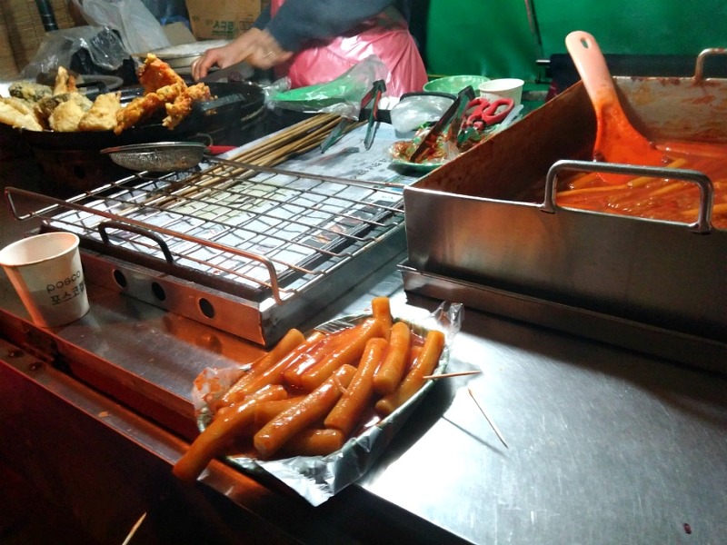 [떡볶이] 이젠 예전만큼 수요가 없는 것 같은 길거리(포장마차) 떡볶이 | 인스티즈