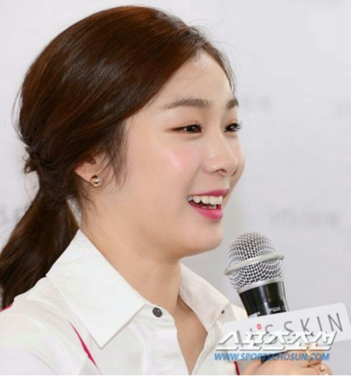 오늘자 연아킴 희한한 드레스.jpg | 인스티즈