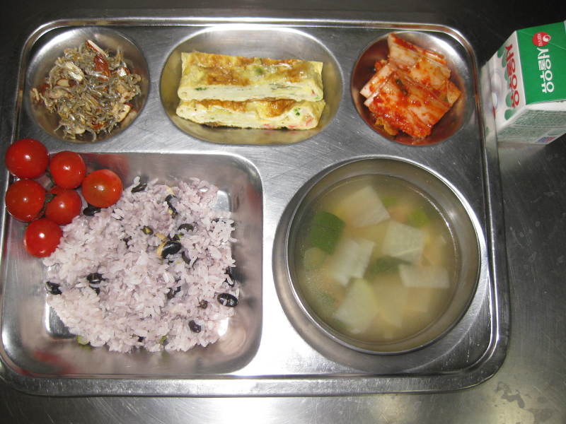나름 현실적인 학교 급식.jpg | 인스티즈