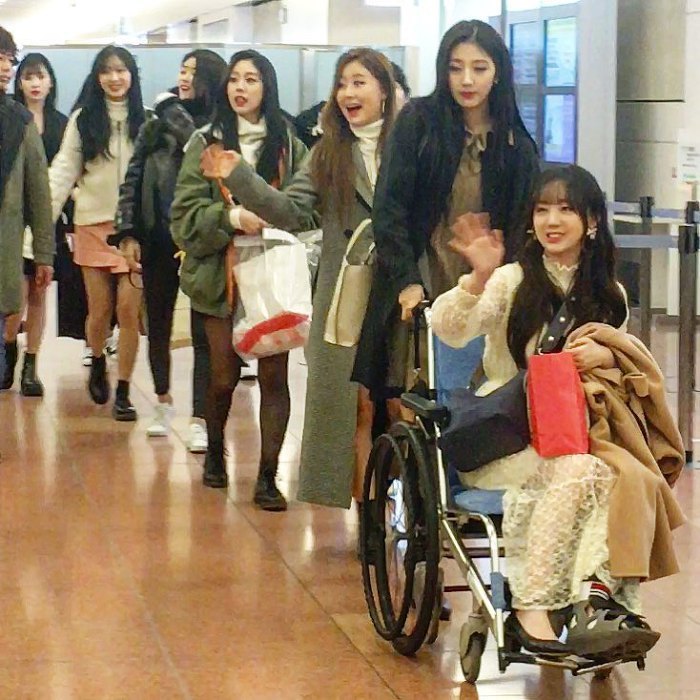 심하게 감기걸려서 말한마디 못했다고 하던 날 러블리즈 케이 모습.gif | 인스티즈