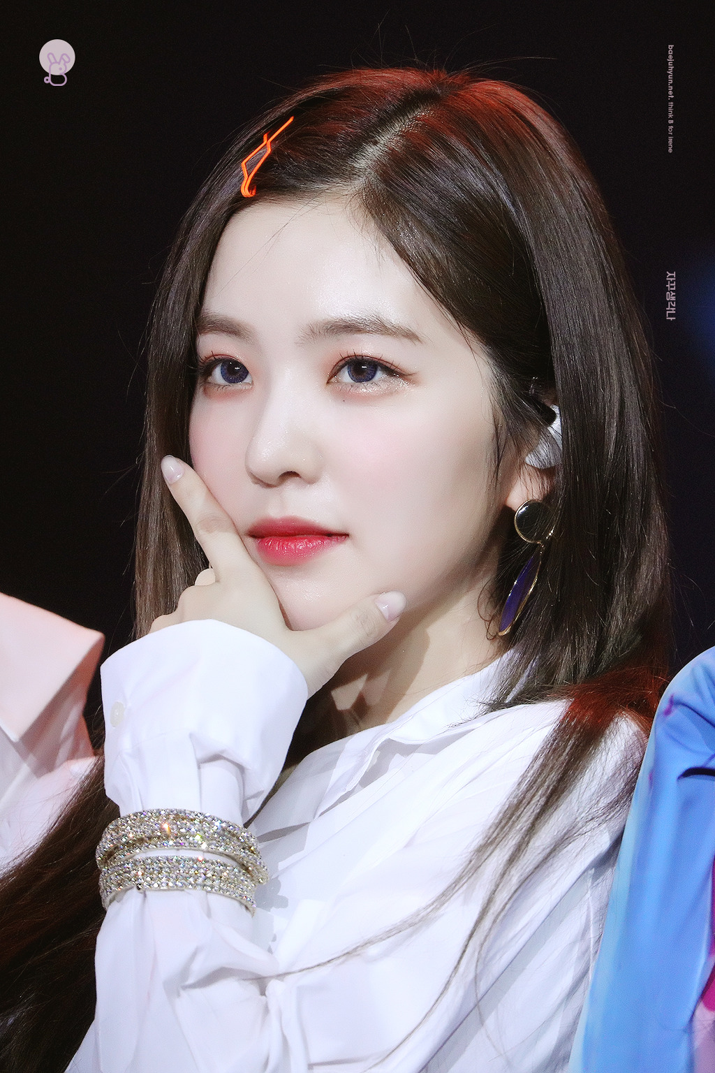 앞머리에 핀 꽂은 아이린.jpg | 인스티즈