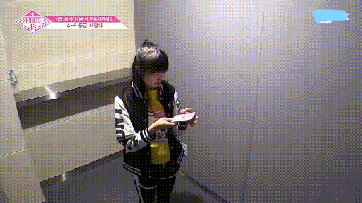 [프듀48] 부모님과 전화하며 눈물 흘리는 연습생들.gif | 인스티즈