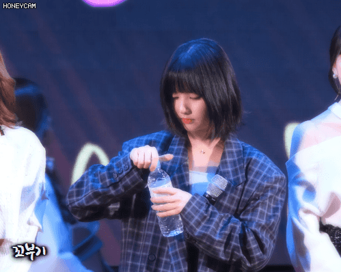 그냥 물 마시는 여자친구 은하.gif | 인스티즈