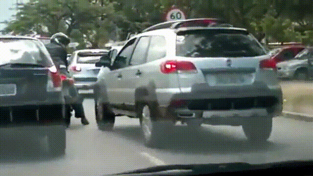 운전 중 시비를 참지 않는 러시아.... gif | 인스티즈