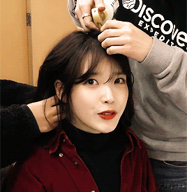 헤어정리하는 아이유.gif | 인스티즈