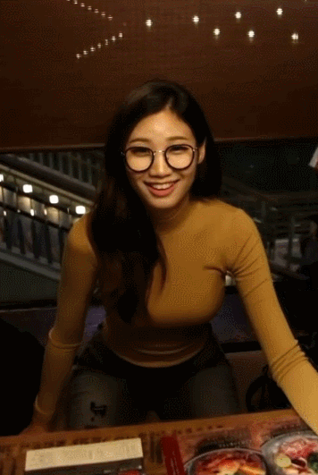 메뉴 고르는 사장님.gif | 인스티즈