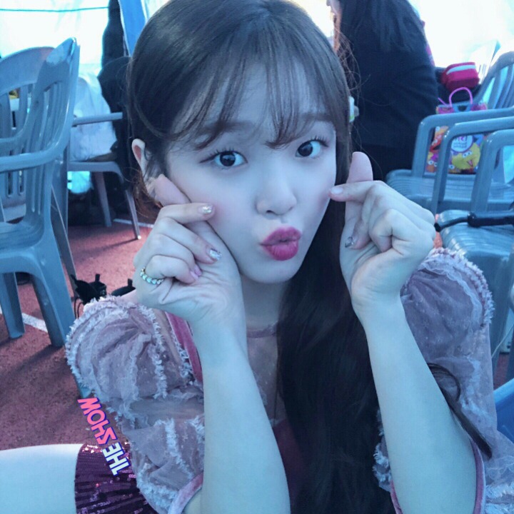 오늘자 더쇼 오마이걸.jpg | 인스티즈