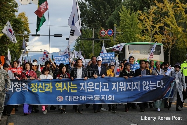 박정희 정신과 역사는 지운다고 지워지지 않는다 | 인스티즈