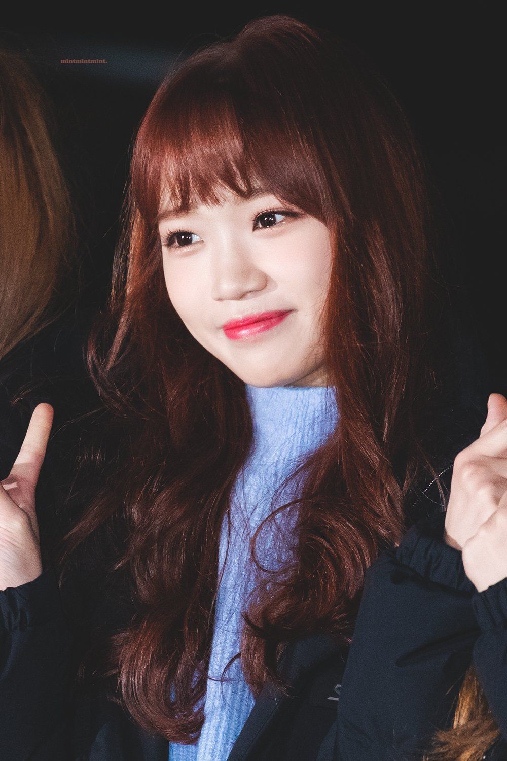 오늘자 뮤뱅 출근길 아이즈원 김채원, 이게 아이돌이다!!!!!!! .jpg | 인스티즈