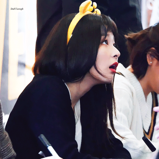 [레드벨벳] 팬 싸인회 머리띠한 곰슬기.jpgif | 인스티즈