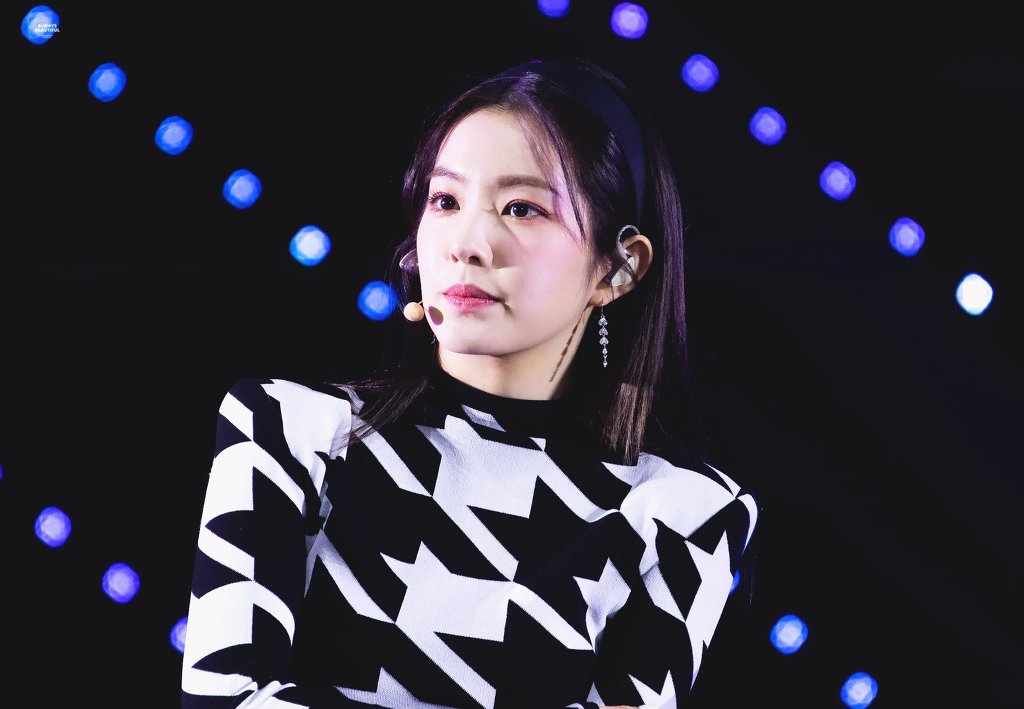 검정 머리띠한 아이린.jpgif | 인스티즈